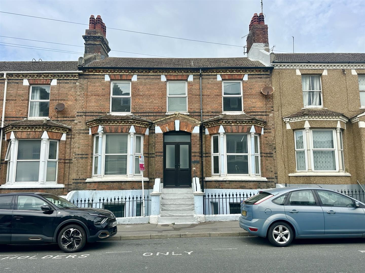 5 bed property in Devonshire Road, Hastings